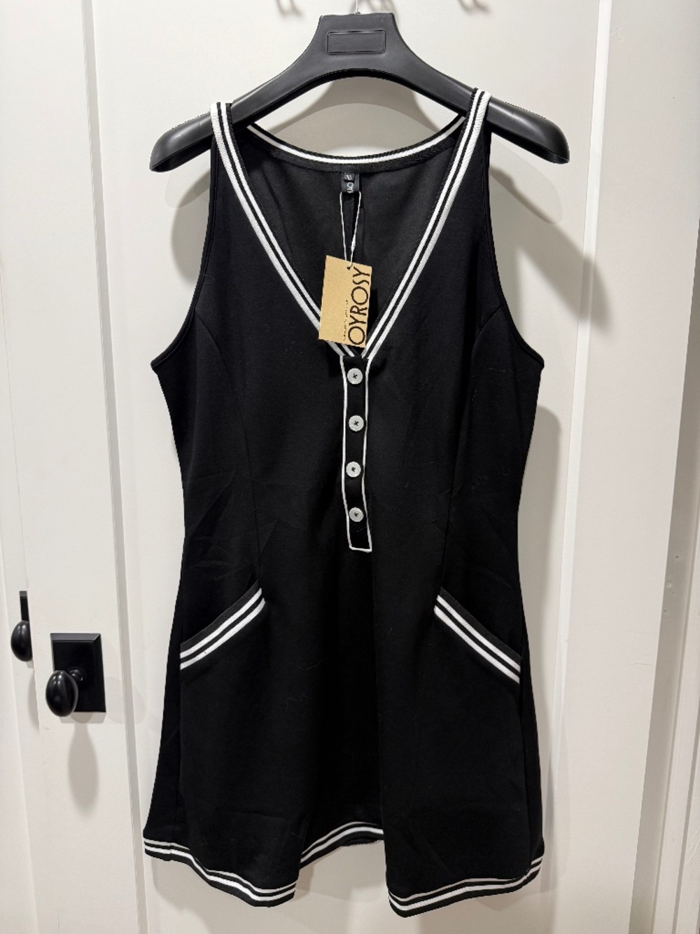 Oyrosy black and white tennis dress in size XL